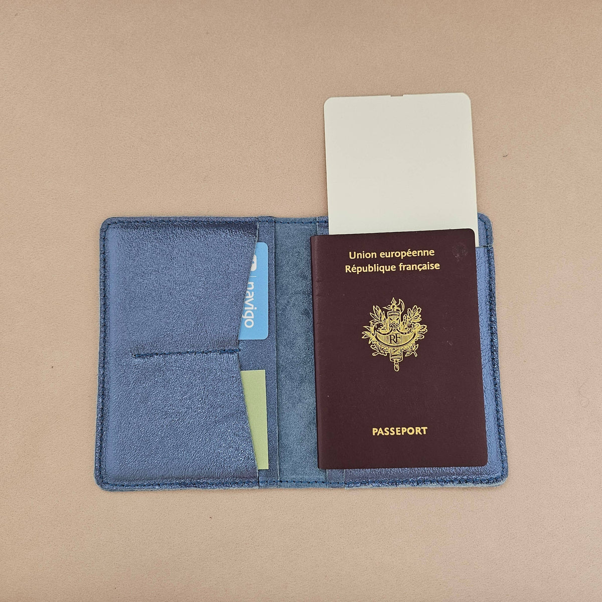 Etui passeport en cuir (plusieurs coloris disponibles)